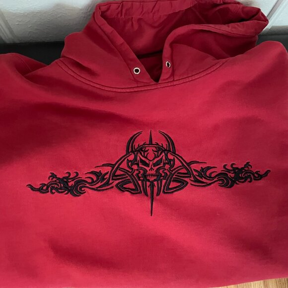 Top Heavy Clothing 💀 2000s Y2K Skull - Skater - Pullover Hoodie - Red & Black - Picture 8 of 10